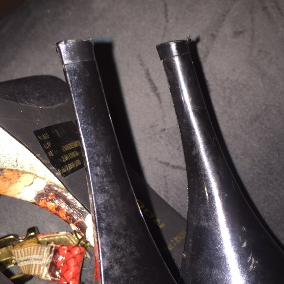 RocaWear Multi-colored, snakeskin patterned heels - Picture 7 of 8